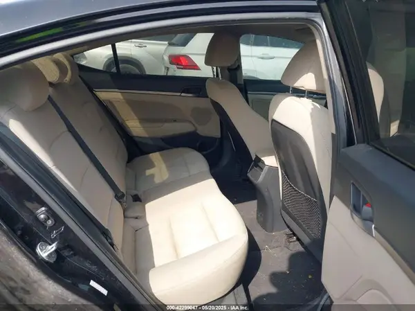 KMHD84LF5HU319055 2017 HYUNDAI ELANTRA - Image 8