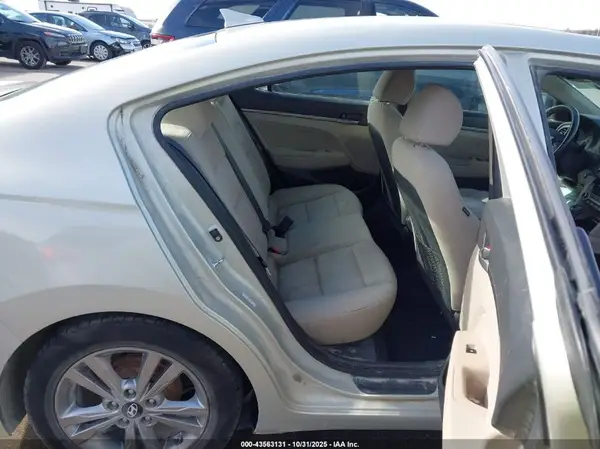 KMHD84LF5HU351066 2017 HYUNDAI ELANTRA - Image 8