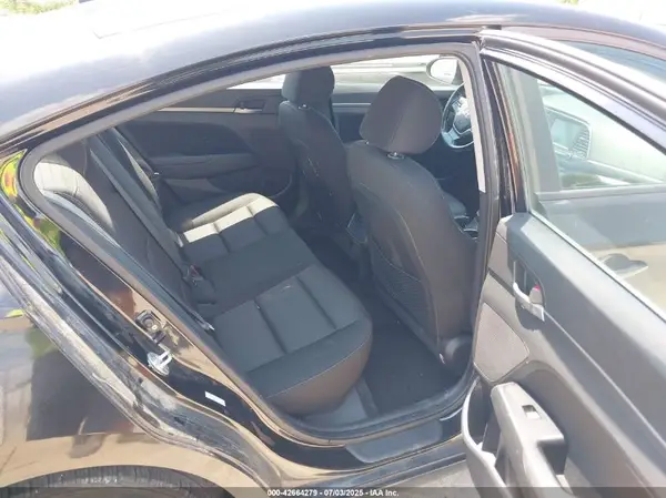 KMHD84LF5HU361192 2017 HYUNDAI ELANTRA - Image 8