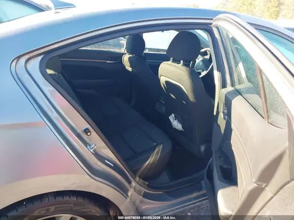 KMHD84LF5HU368921 2017 HYUNDAI ELANTRA - Image 8