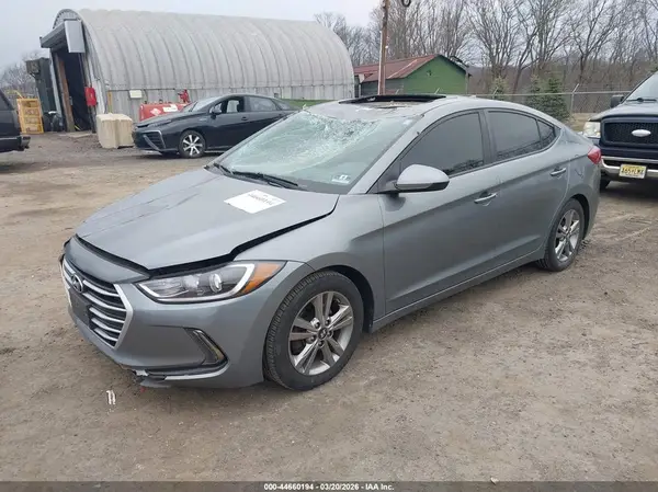 KMHD84LF5HU369082 2017 HYUNDAI ELANTRA - Image 2