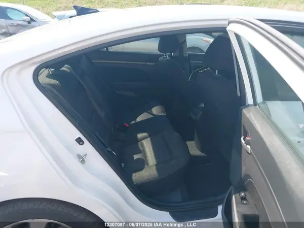 KMHD84LF5HU379207 2017 HYUNDAI ELANTRA - Image 8