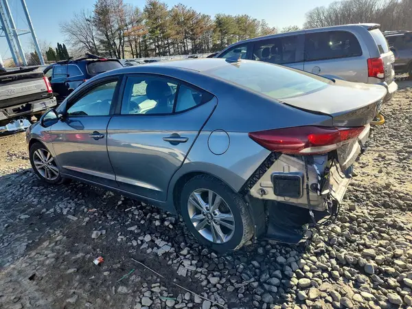KMHD84LF5HU380096 2017 HYUNDAI ELANTRA - Image 2