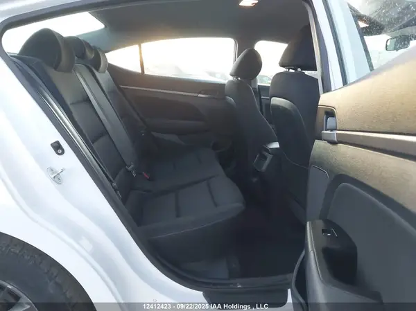 KMHD84LF5HU402260 2017 HYUNDAI ELANTRA - Image 8