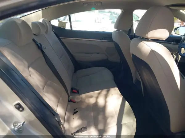 KMHD84LF5HU409032 2017 HYUNDAI ELANTRA - Image 8