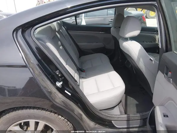 KMHD84LF5JU457586 2018 HYUNDAI ELANTRA - Image 8