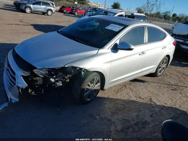 KMHD84LF5JU461072 2018 HYUNDAI ELANTRA - Image 2