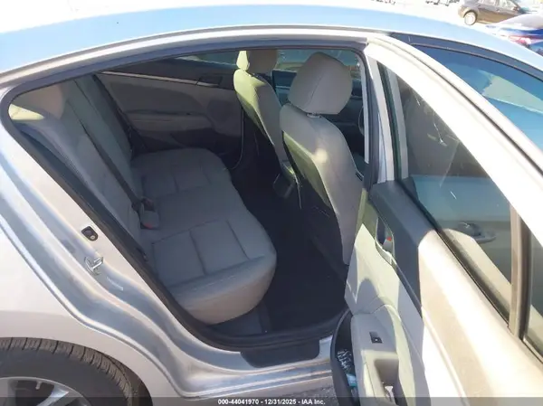 KMHD84LF5JU461072 2018 HYUNDAI ELANTRA - Image 8