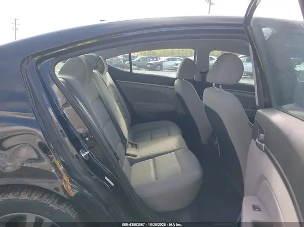 KMHD84LF5JU466059 2018 HYUNDAI ELANTRA - Image 8