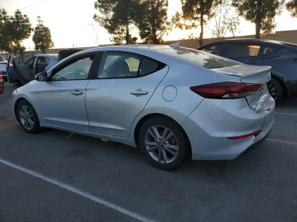 KMHD84LF5JU493228 2018 HYUNDAI ELANTRA - Image 2
