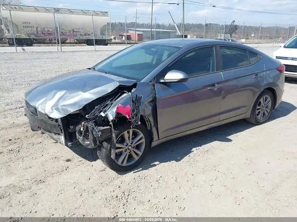 KMHD84LF5JU553671 2018 HYUNDAI ELANTRA - Image 2