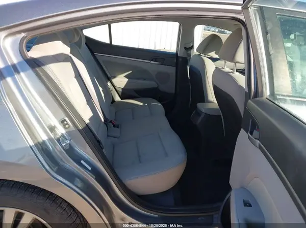 KMHD84LF5JU556490 2018 HYUNDAI ELANTRA - Image 8