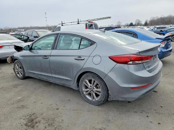 KMHD84LF5JU557414 2018 HYUNDAI ELANTRA - Image 2