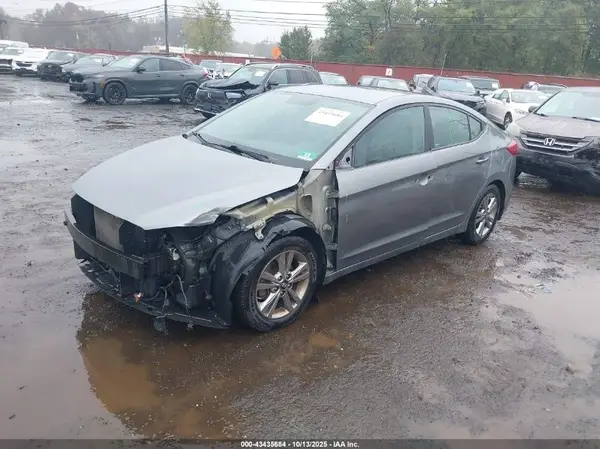 KMHD84LF5JU560104 2018 HYUNDAI ELANTRA - Image 2