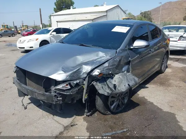 KMHD84LF5JU560801 2018 HYUNDAI ELANTRA - Image 2