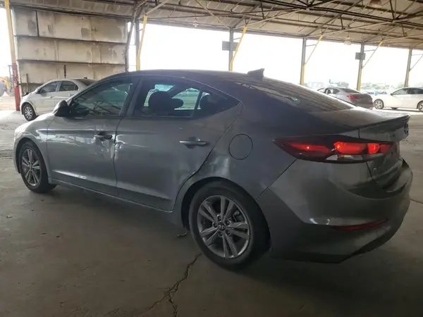 KMHD84LF5JU560832 2018 HYUNDAI ELANTRA - Image 2