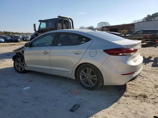 KMHD84LF5JU573709 2018 HYUNDAI ELANTRA - Image 2