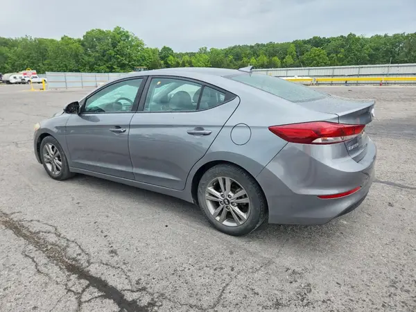 KMHD84LF5JU585567 2018 HYUNDAI ELANTRA - Image 2