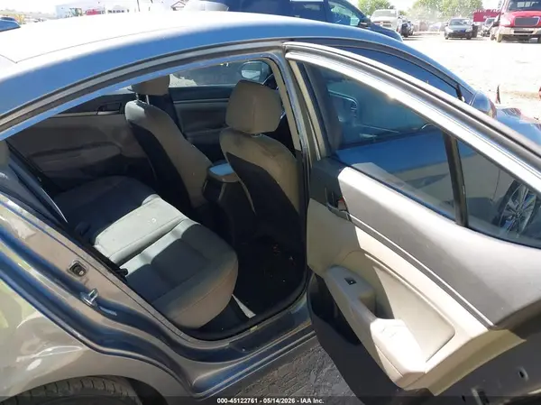 KMHD84LF5JU585617 2018 HYUNDAI ELANTRA - Image 8