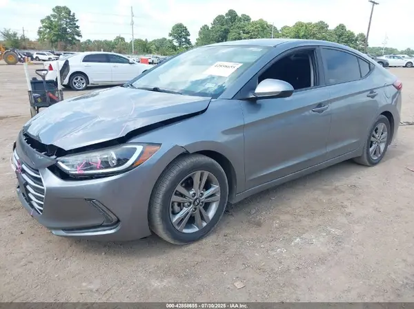 KMHD84LF5JU595872 2018 HYUNDAI ELANTRA - Image 2
