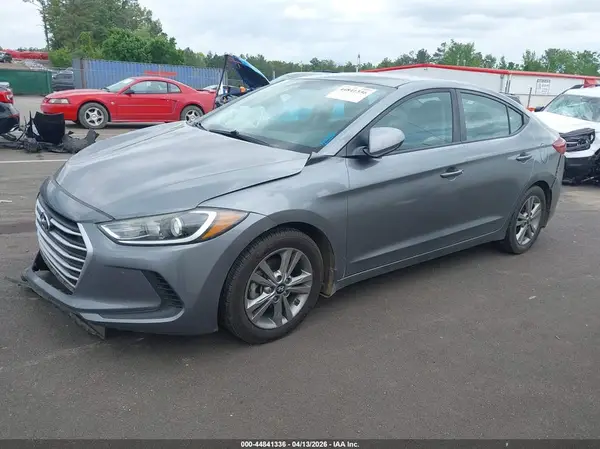 KMHD84LF5JU608037 2018 HYUNDAI ELANTRA - Image 2