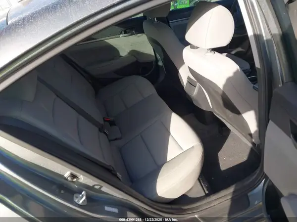 KMHD84LF5JU613917 2018 HYUNDAI ELANTRA - Image 8