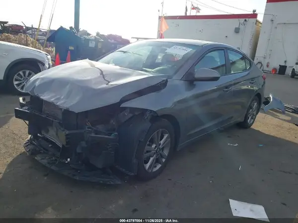 KMHD84LF5JU615067 2018 HYUNDAI ELANTRA - Image 2