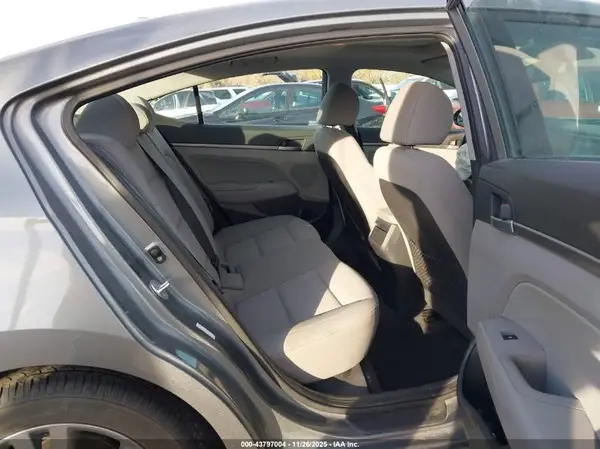 KMHD84LF5JU615067 2018 HYUNDAI ELANTRA - Image 8