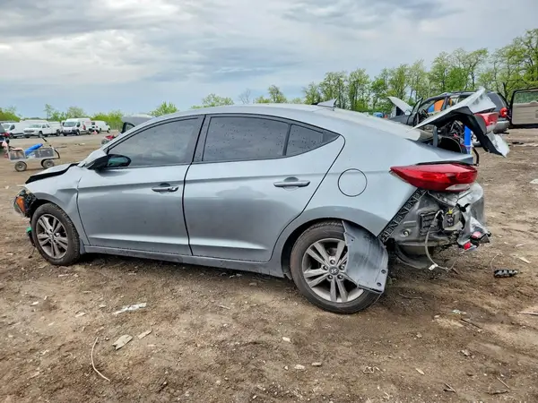 KMHD84LF5JU656881 2018 HYUNDAI ELANTRA - Image 2