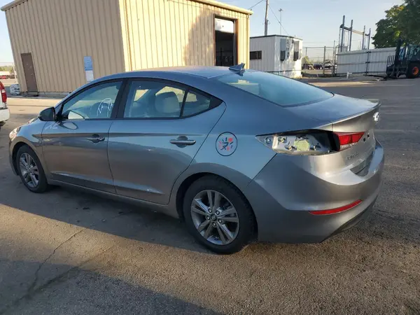 KMHD84LF5JU656945 2018 HYUNDAI ELANTRA - Image 2