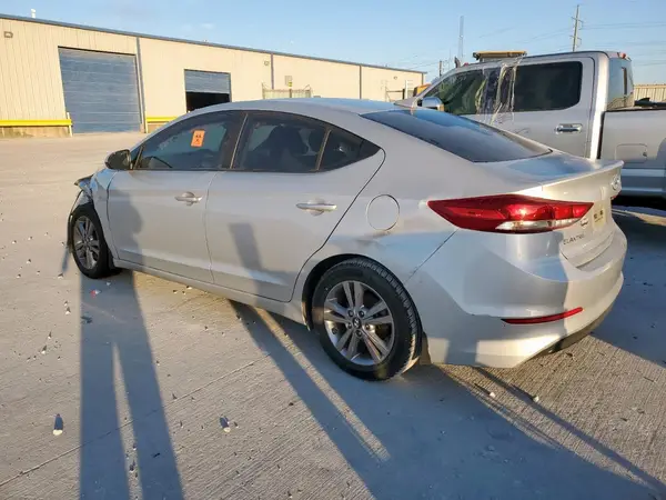 KMHD84LF5JU679075 2018 HYUNDAI ELANTRA - Image 2