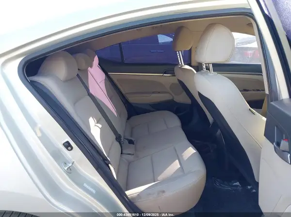 KMHD84LF6HU060933 2017 HYUNDAI ELANTRA - Image 8