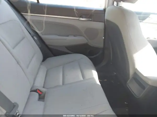 KMHD84LF6HU063864 2017 HYUNDAI ELANTRA - Image 8