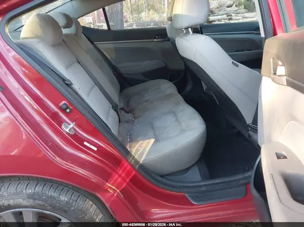 KMHD84LF6HU065565 2017 HYUNDAI ELANTRA - Image 8