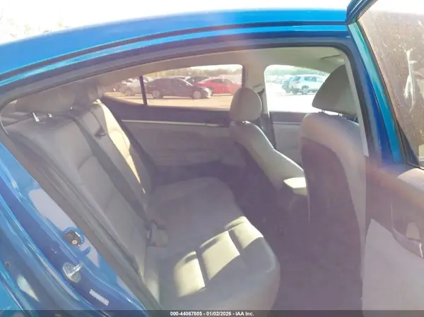 KMHD84LF6HU077005 2017 HYUNDAI ELANTRA - Image 8