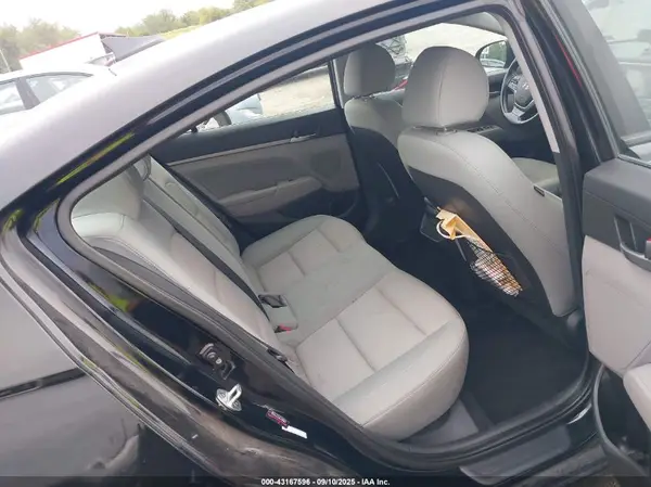KMHD84LF6HU106258 2017 HYUNDAI ELANTRA - Image 8