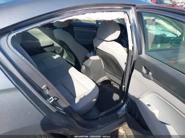 KMHD84LF6HU185950 2017 HYUNDAI ELANTRA - Image 8