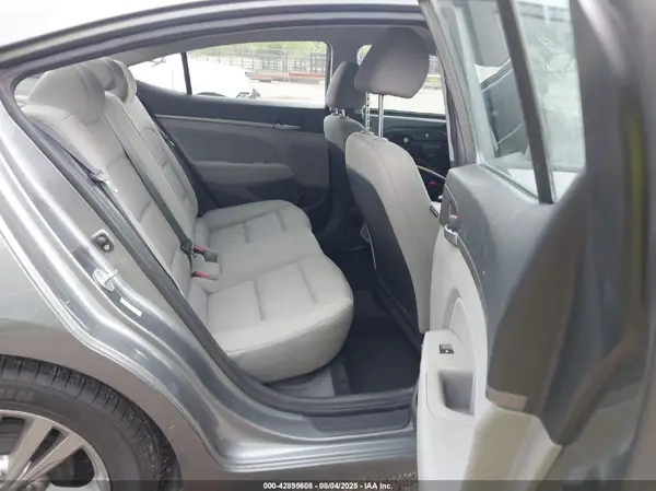 KMHD84LF6HU192901 2017 HYUNDAI ELANTRA - Image 8