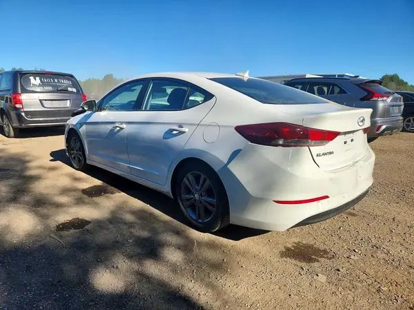 KMHD84LF6HU209843 2017 HYUNDAI ELANTRA - Image 2
