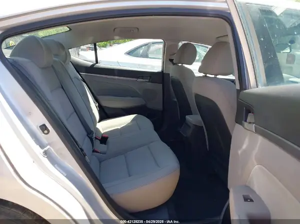 KMHD84LF6HU227906 2017 HYUNDAI ELANTRA - Image 8