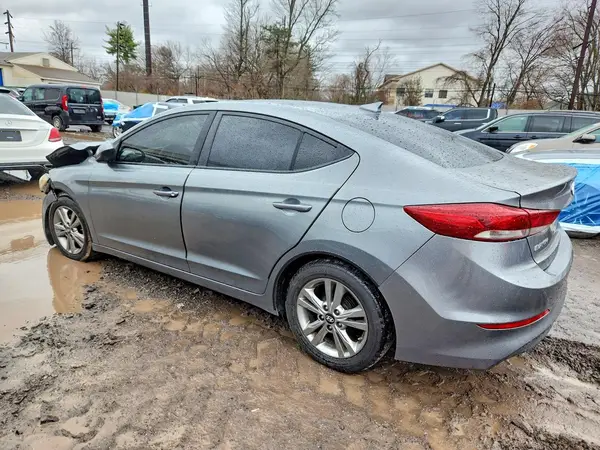 KMHD84LF6HU243264 2017 HYUNDAI ELANTRA - Image 2