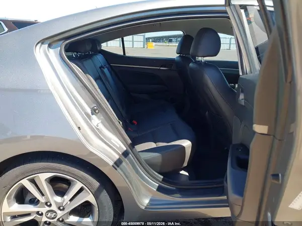 KMHD84LF6HU263420 2017 HYUNDAI ELANTRA - Image 8