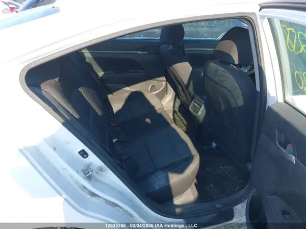 KMHD84LF6HU374730 2017 HYUNDAI ELANTRA - Image 8