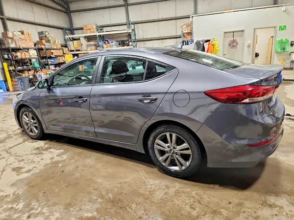 KMHD84LF6HU375778 2017 HYUNDAI ELANTRA - Image 2