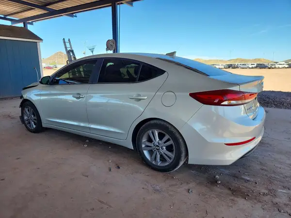 KMHD84LF6HU407984 2017 HYUNDAI ELANTRA - Image 2
