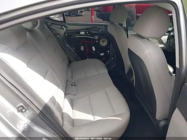 KMHD84LF6HU410027 2017 HYUNDAI ELANTRA - Image 8