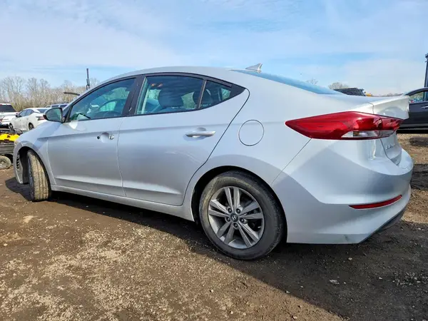 KMHD84LF6JU520467 2018 HYUNDAI ELANTRA - Image 2