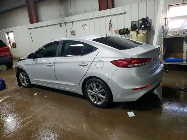 KMHD84LF6JU557020 2018 HYUNDAI ELANTRA - Image 2