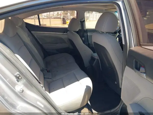 KMHD84LF6JU588414 2018 HYUNDAI ELANTRA - Image 8