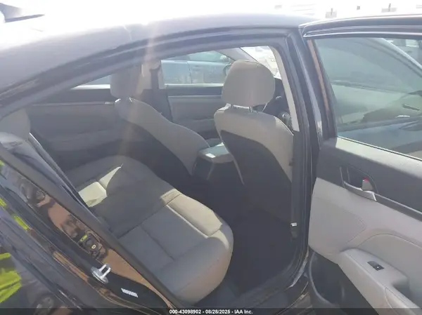 KMHD84LF6JU595752 2018 HYUNDAI ELANTRA - Image 8